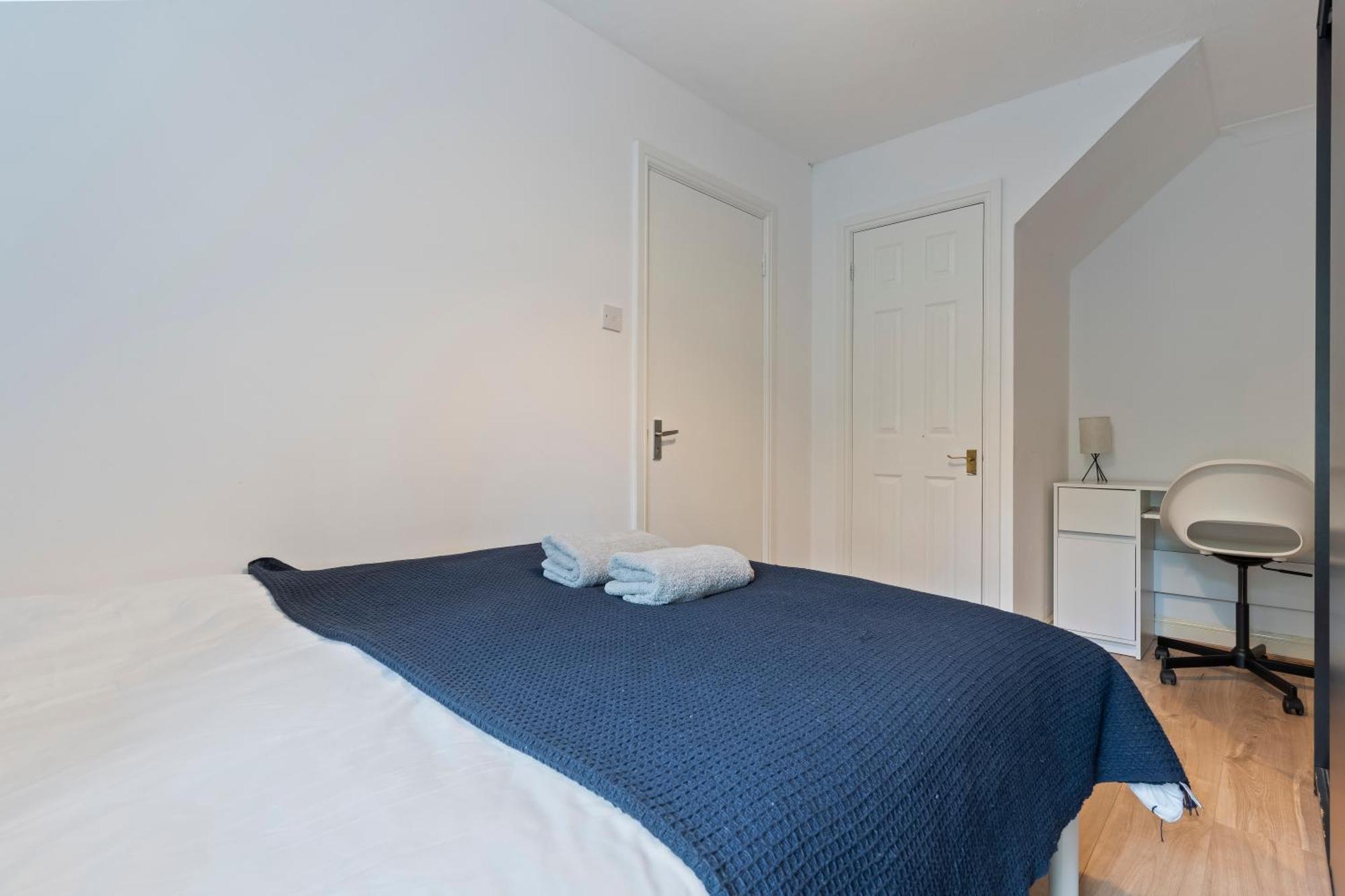 Lovely 4Br House In The City With Parking London Exterior photo